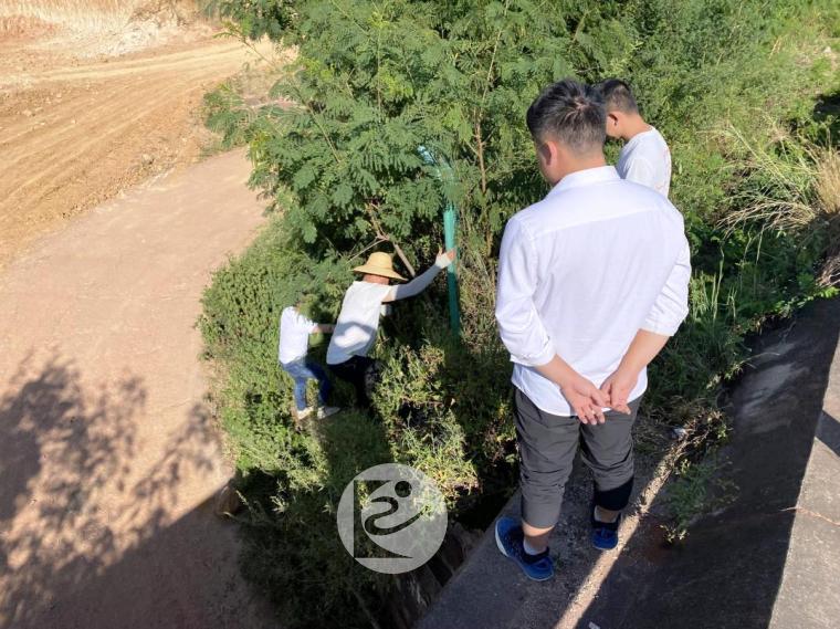 昆明旭坤人员对京昆高速拆除资产价值评估项目进行现场勘查01+.jpg