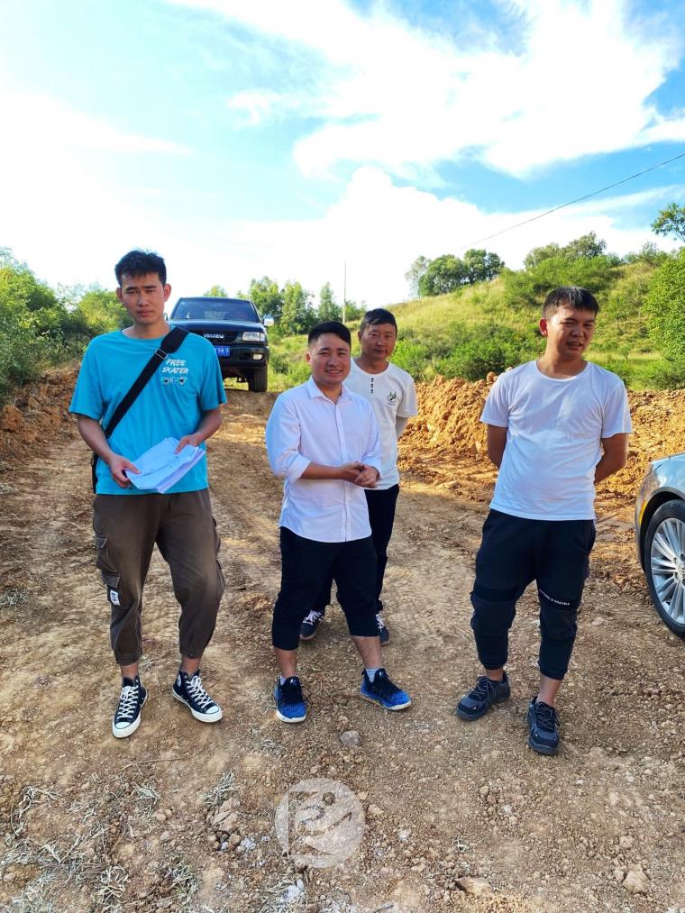 昆明旭坤人员对京昆高速拆除资产价值评估项目进行现场勘查02+.jpg