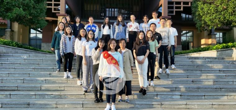 昆明旭坤举行“永攀高峰”登轿子山活动庆祝建所18周年15.jpg