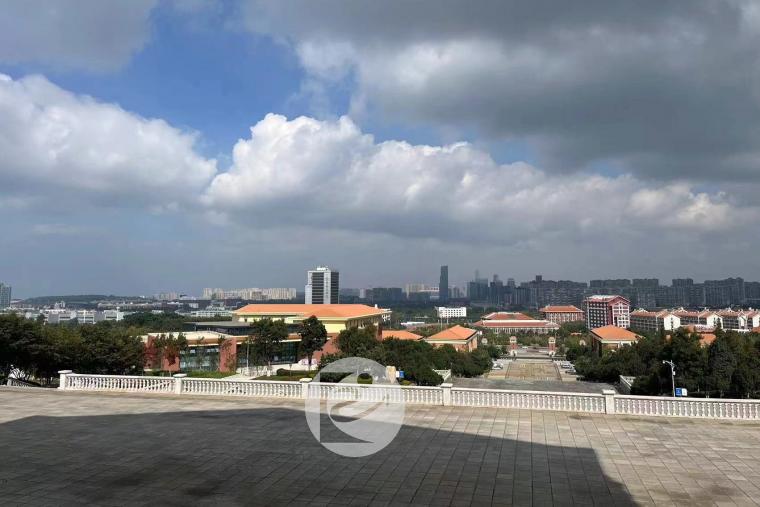 昆明旭坤董事长到云南大学进行项目开展前沟通洽谈02.jpg